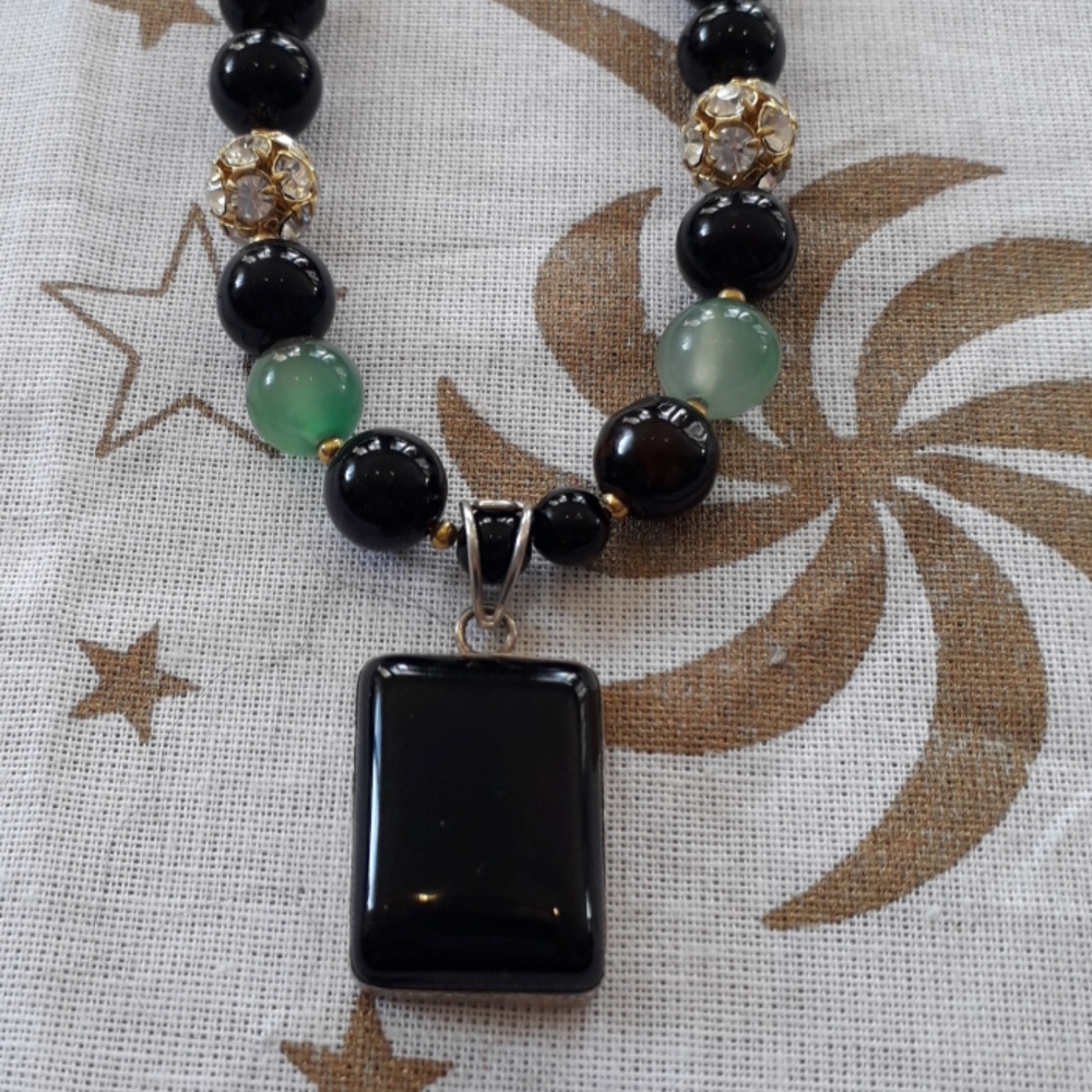Handcrafted Agate Pendant Necklace - Picture 5 of 10